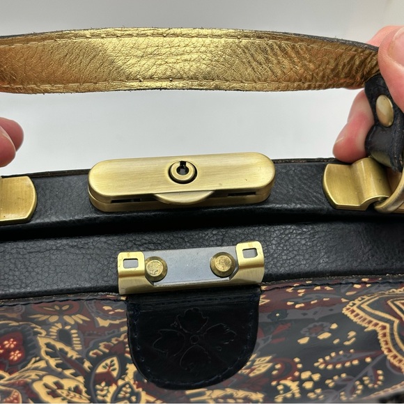 Elegant Black and Red Paisley Handbag - Picture 9 of 16